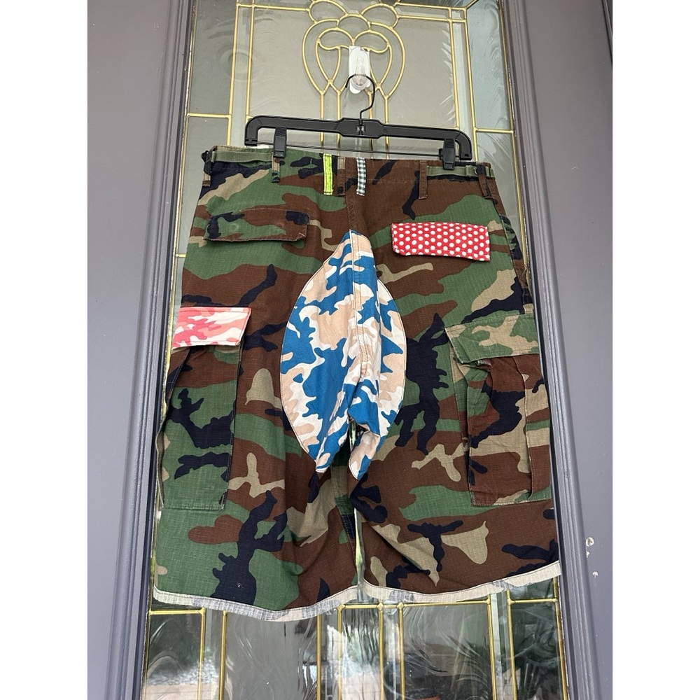 Men's Camouflage Cargo Shorts with Patch Accents - Green Camo - Picture 6 of 6